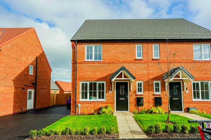 3 Bedroom Semi-Detached House For Sale In Landseer Crescent, Loughborough, LE12