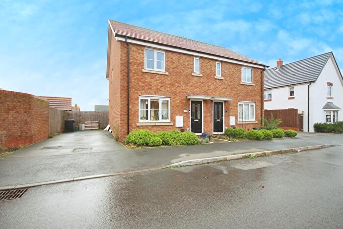 3 Bedroom Semi Detached House For Sale In Trebell Way, Bishops Tachbrook, Leamington Spa, CV33