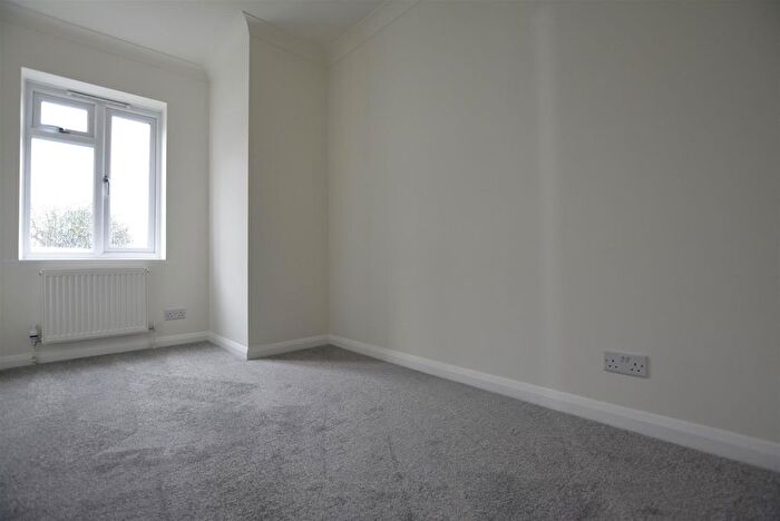 2 Bedroom Flat To Rent In Swan Lane, Kelvedon Hatch, Brentwood, CM15