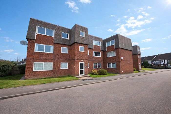 2 Bedroom Apartment For Sale In Garden Court, Luton, LU3