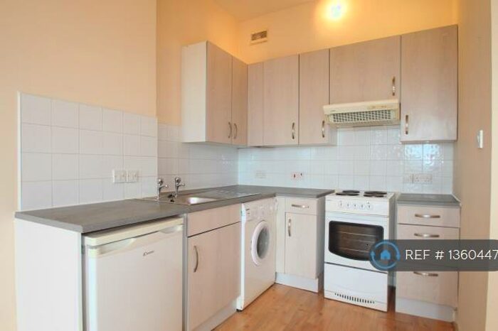 1 Bedroom Flat To Rent In Paisley Road, Renfrew, PA4