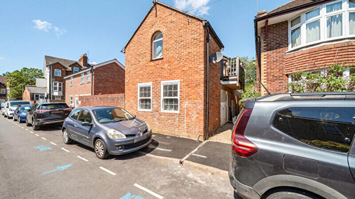2 Bedroom Flat For Sale In Henley Street, Cowley, Oxford, OX4