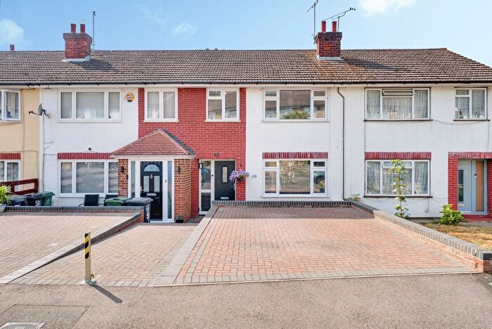 3 Bedroom Terraced House For Sale In Valley View, Greenhithe, Kent, DA9