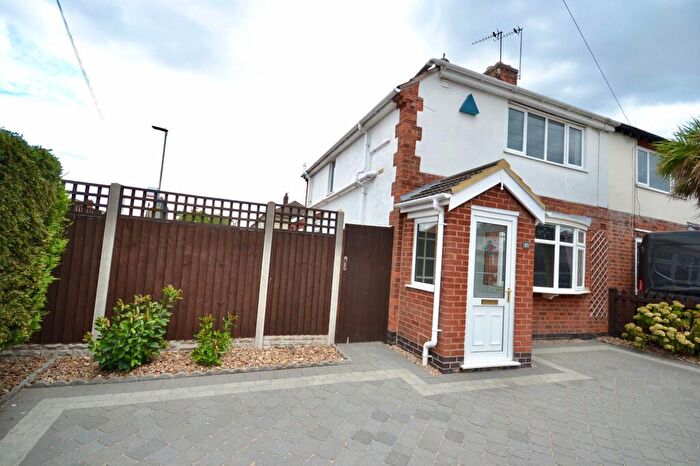 3 Bedroom Semi Detached House For Sale In Stonehill Avenue, Birstall, LE4