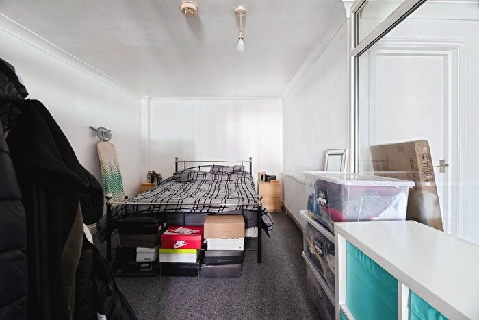 1 Bedroom Flat For Sale In High Road Leytonstone, London, E11