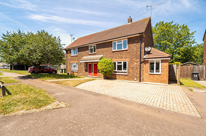 3 Bedroom Semi-Detached House For Sale In Weston Avenue, Leighton Buzzard, Bedfordshire, LU7