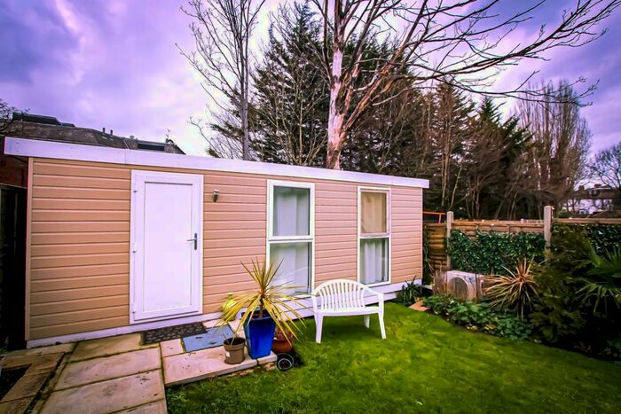 Studio To Rent In Princes Park Avenue, Golders Green, NW11