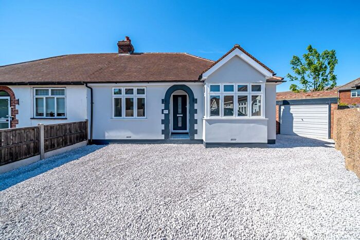 4 Bedroom Bungalow For Sale In Brunswick Close, Bexleyheath, Kent, DA6