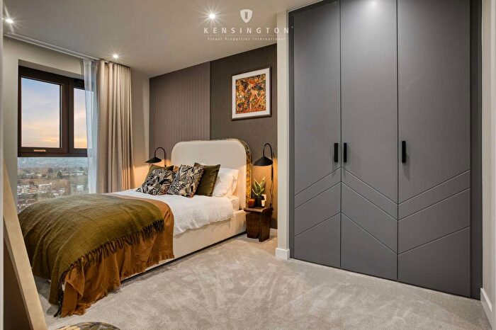 3 Bedroom Flat For Sale In Goodchild Road, London, N4