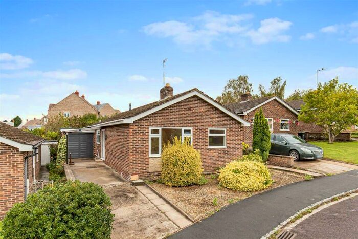 3 Bedroom Detached Bungalow To Rent In Balliol Close, Tackley, OX5
