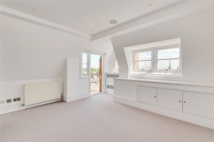 2 Bedroom Flat To Rent In Bedford Gardens, London, W8