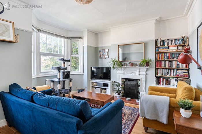 2 Bedroom Maisonette For Sale In Waterloo Road, Sutton, SM1
