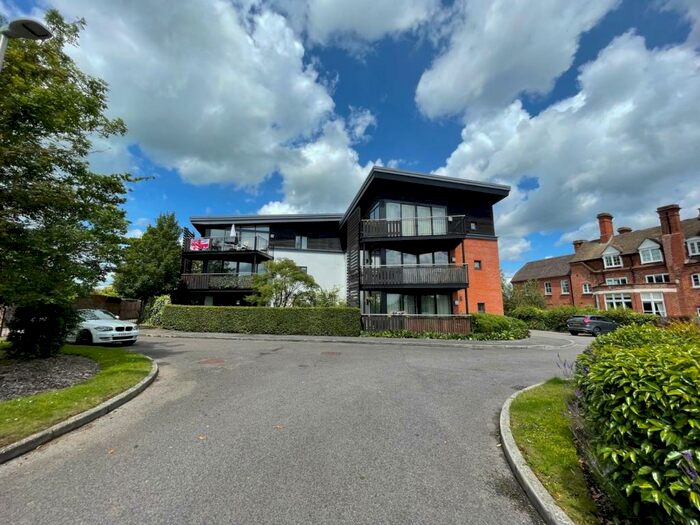 2 Bedroom Apartment To Rent In Maplespeen Court, Newbury, RG14