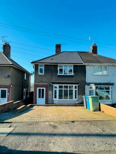 3 Bedroom Semi-Detached House To Rent In Swaddale Avenue, Chesterfield, Derbyshire, S41