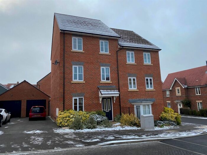 4 Bedroom Property To Rent In Locksbridge Road, Picket Piece, Andover, SP11