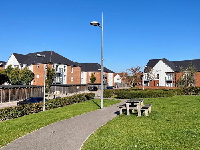 2 Bedroom Apartment To Rent In Holmbush Mews, Faygate, Horsham, RH12