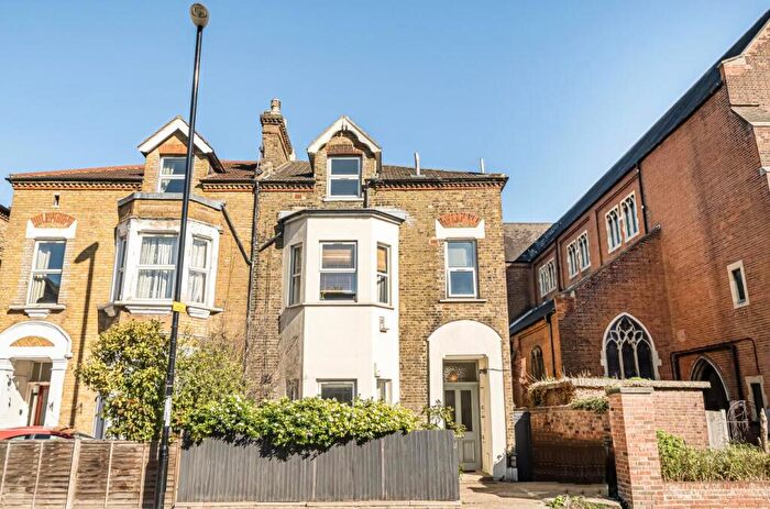 2 Bedroom Flat For Sale In Hither Green Lane, London, SE13