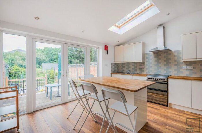 5 Bedroom Semi-Detached House To Rent In Weston Road, Guildford GU2