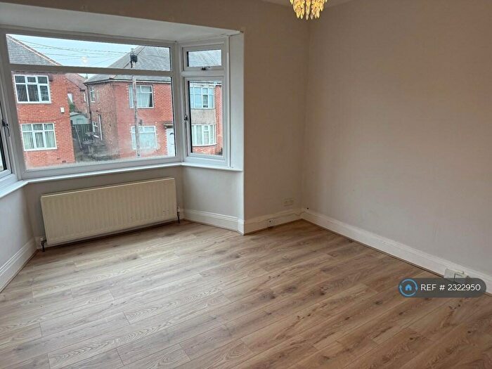 2 Bedroom Flat To Rent In Ovington Grove, Newcastle Upon Tyne, NE5