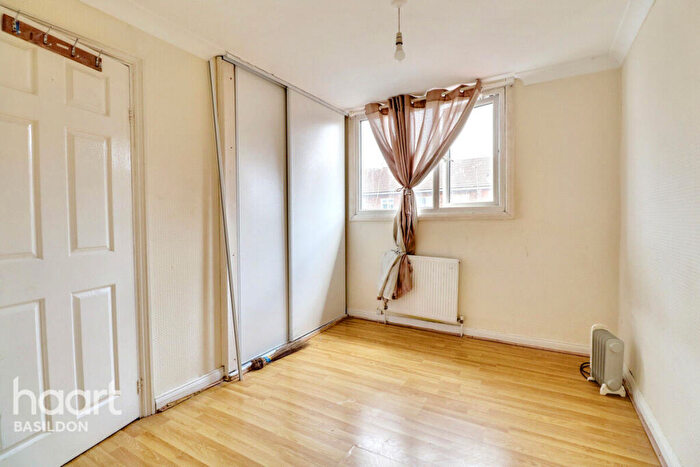 3 Bedroom Terraced House For Sale In Harlech Close, Basildon, SS13