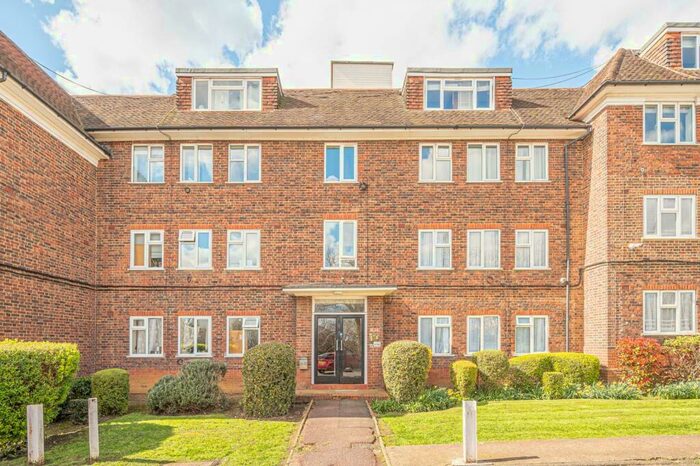 2 Bedroom Flat To Rent In High Road, Finchley, London, N12