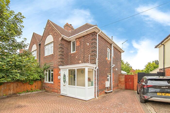 3 Bedroom Semi Detached House For Sale In Raeburn Road, Ipswich, IP3