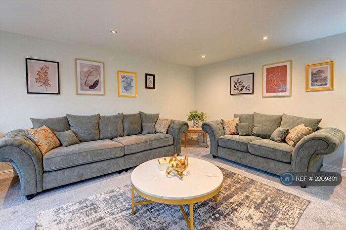 3 Bedroom Flat To Rent In Coppice Drive, Harrogate, HG1