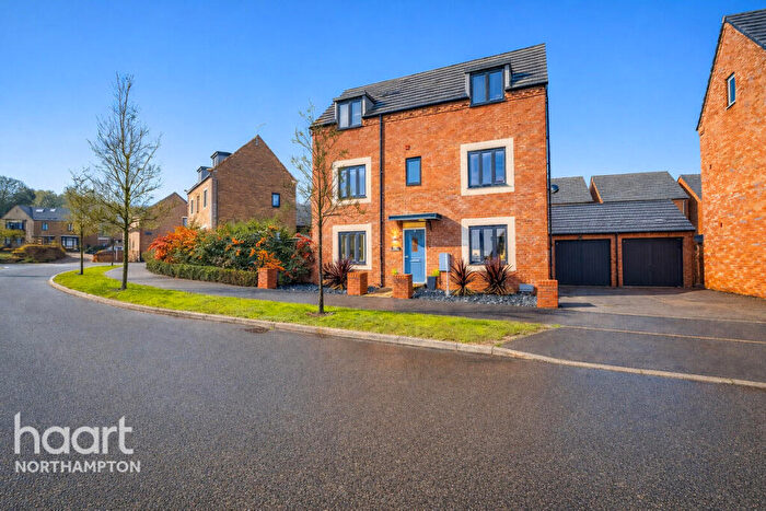 4 Bedroom Detached House For Sale In Balmoral Close, Northampton, NN5