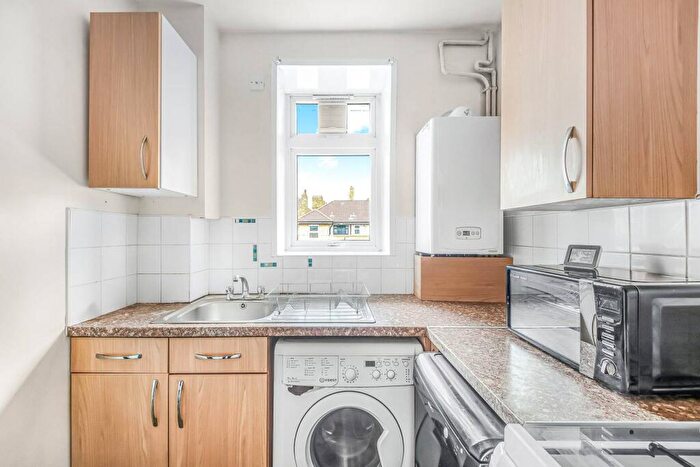 2 Bedroom Flat For Sale In Bishops Way, Tower Hamlets, London, E2