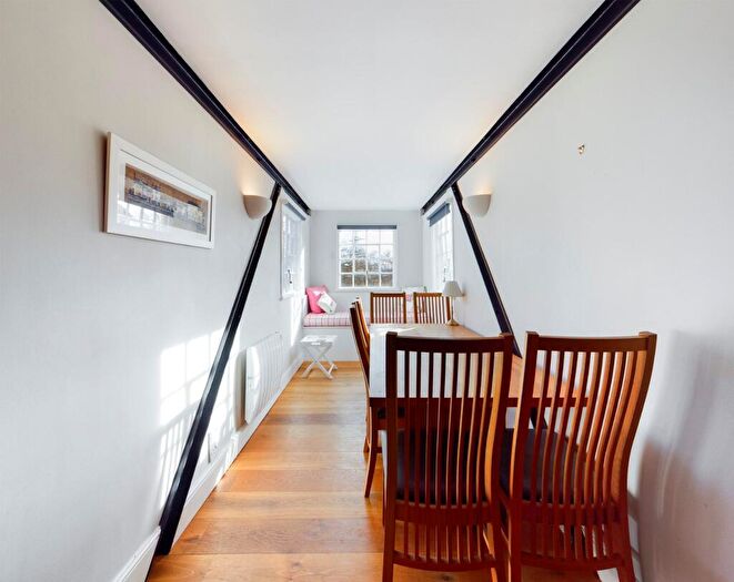 2 Bedroom Apartment To Rent In Addlestone, Surrey, KT15