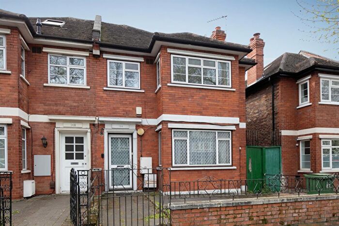 4 Bedroom Semi Detached House For Sale In Grove Lane, Camberwell, SE5