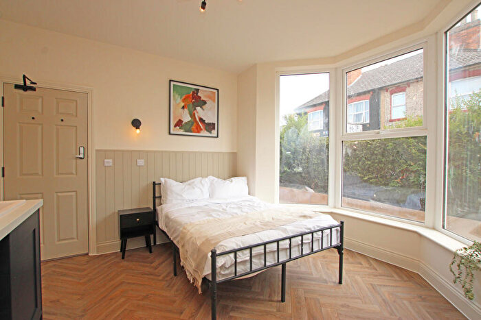 Studio To Rent In Rockingham Road, Kettering, North Northamptonshire, NN16