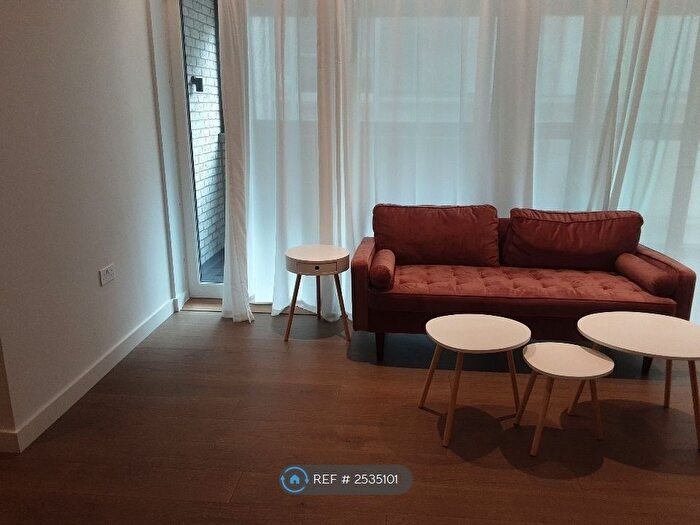 3 Bedroom Flat To Rent In Greenford House, London, WC1X