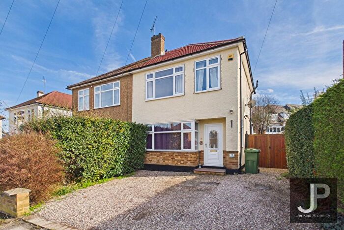 3 Bedroom Semi Detached House For Sale In The Grove, Brentwood, CM14
