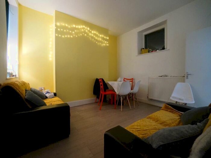 4 Bedroom House To Rent In Lower Penrallt, Bangor, Gwynedd, LL57