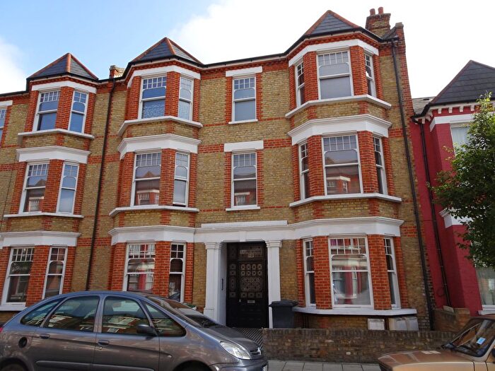 1 Bedroom Flat To Rent In Edgeley Road, London, SW2