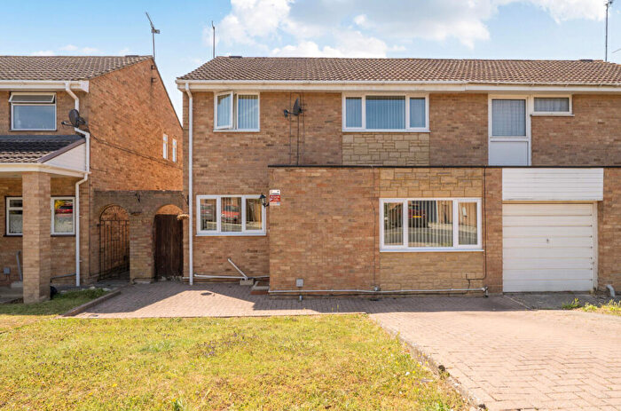 3 Bedroom Semi-Detached House For Sale In Bevisland, Eldene, Swindon, SN3
