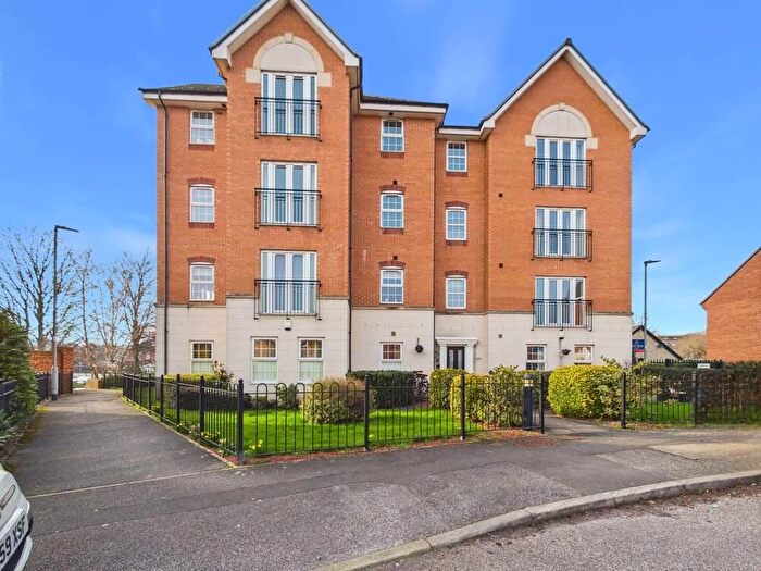 2 Bedroom Flat For Sale In Priory Chase, Pontefract, WF8