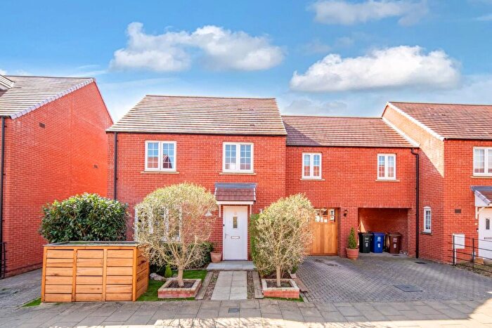 4 Bedroom Semi-Detached House For Sale In Epsom Way, Bicester, Oxfordshire, OX26