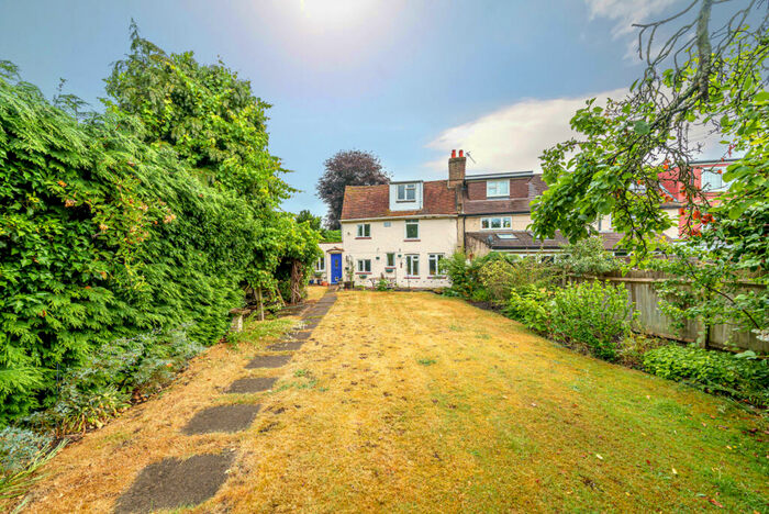 4 Bedroom House To Rent In Crutchfield Lane, Walton-On-Thames, KT12