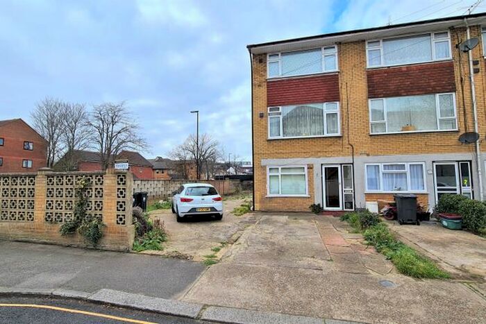 Studio To Rent In Corban Road, Hounslow, TW3