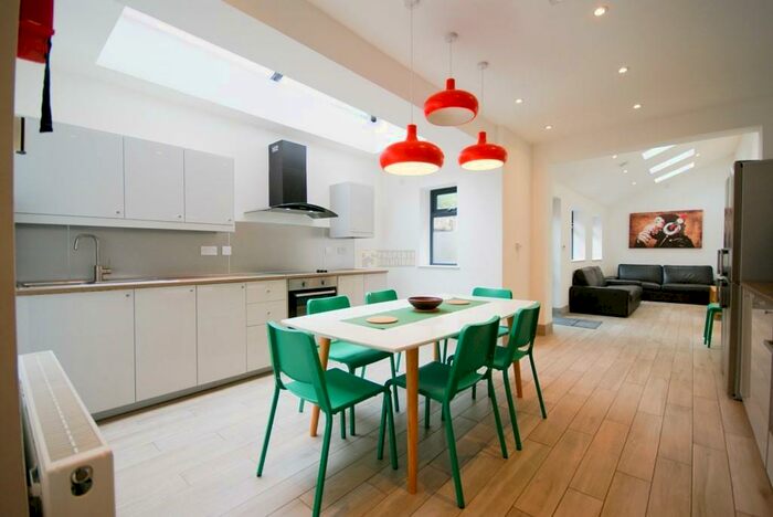 8 Bedroom Terraced House To Rent In Bournbrook Road - Ensuite Student Property, B29