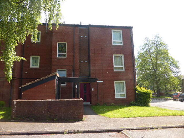 2 Bedroom Flat To Rent In Crestline Court, Northampton, NN3