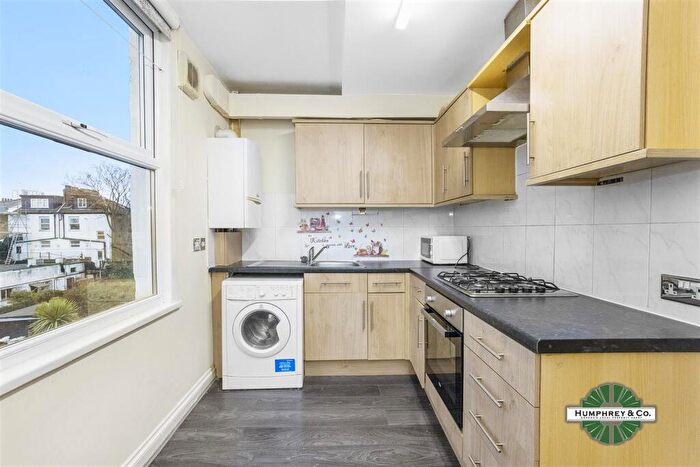 3 Bedroom Flat To Rent In Somers Road, Walthamstow, E17