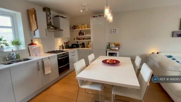 2 Bedroom Flat To Rent In Faringdon Road, Earley (Woodley), Reading, RG6