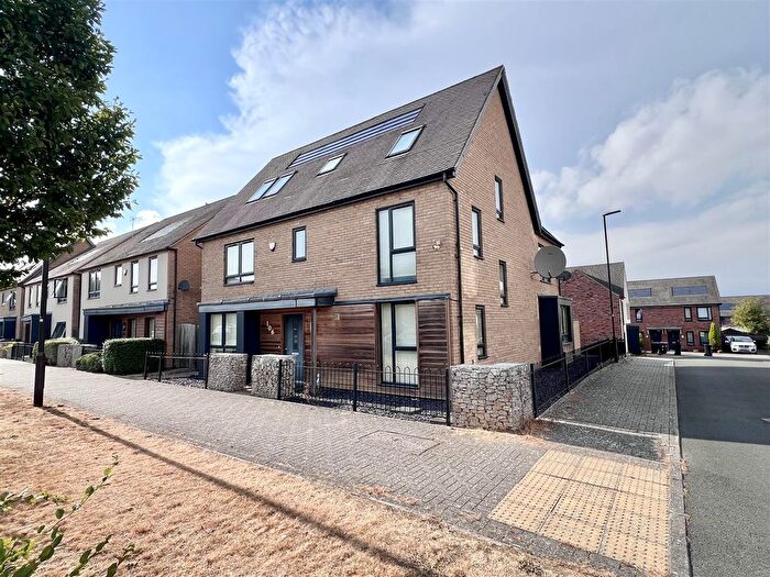 6 Bedroom Detached House For Sale In Hayton Way, Kingsmead, Milton Keynes, MK4