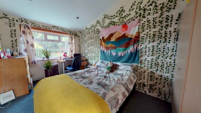 9 Bedroom Semi-Detached House To Rent In Cliff Road, Hyde Park, Leeds, LS6