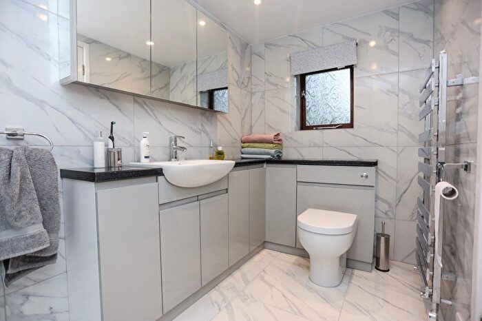 2 Bedroom Flat For Sale In Princes Road, Heaton Mersey, Stockport, SK4