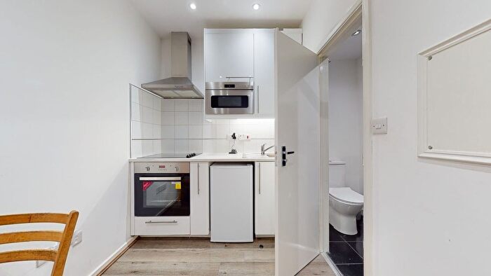 Studio To Rent In Blenheim Gardens, London, NW2