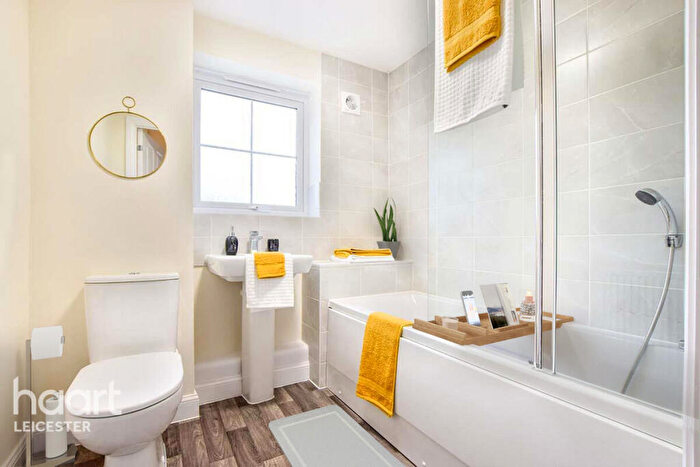 3 Bedroom Semi-Detached House For Sale In Isabel Road, Leicester, LE4